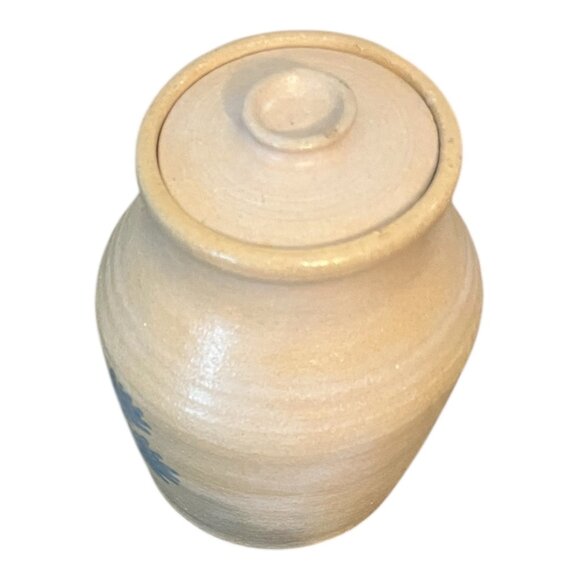 1985 Handmade Beige Stoneware Pottery Jar, Lid & Blue Floral Design Signed 7" - Picture 5 of 9